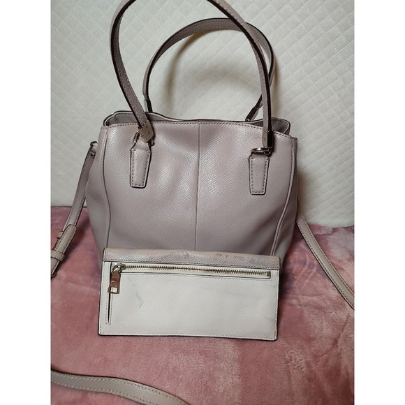 2 COACH items. Coach Minetta Cross body Bag and Wallet. - Picture 3 of 8